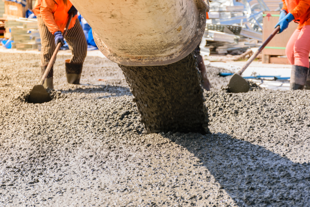 Concrete work. Заливка бетона. Concrete pouring. Бетон стоковые фото. Concrete worker.